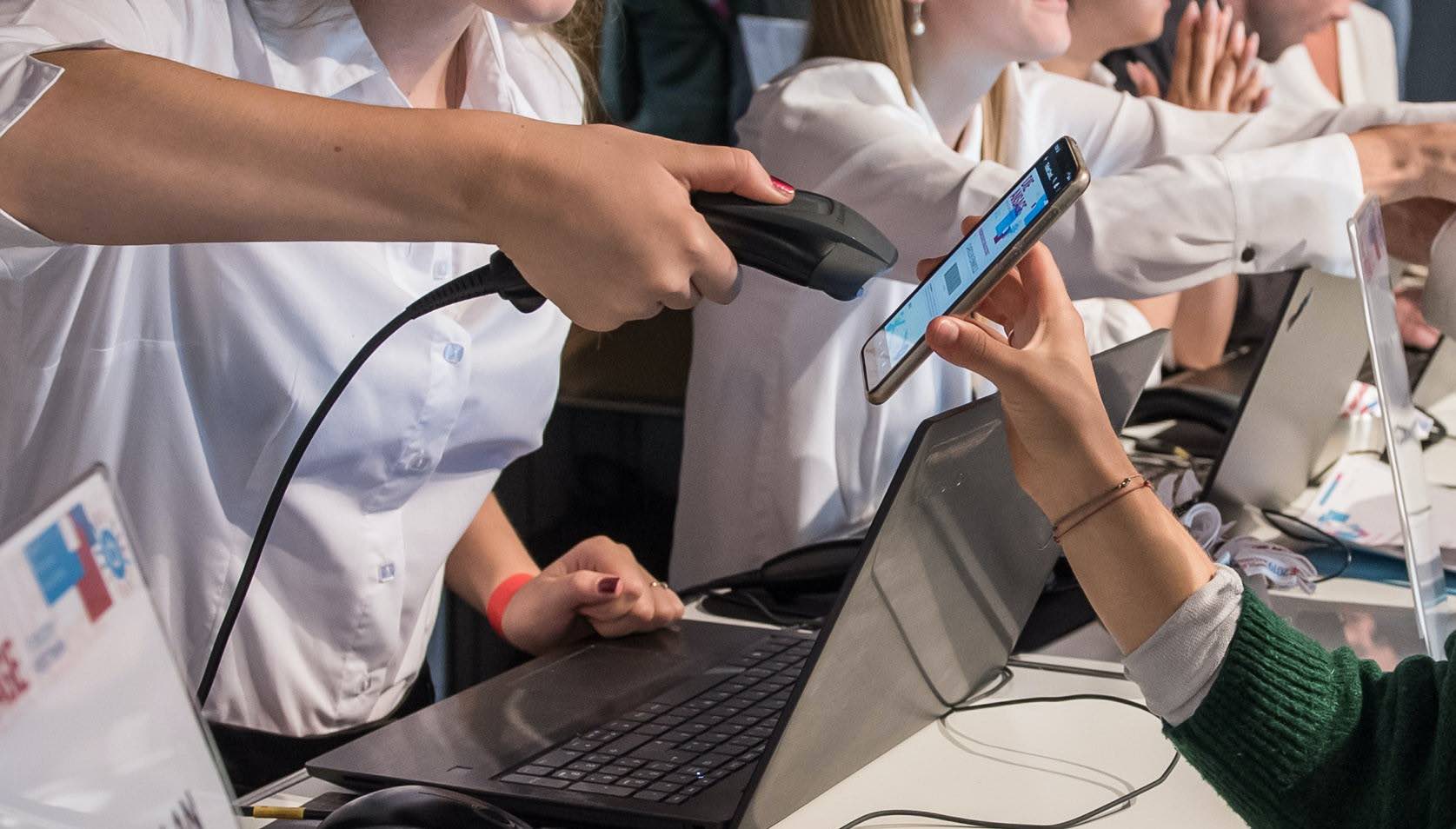 Kontrapunkt kontaktloser Check-In Kontrapunkt ermöglicht DSGVO-konforme Besucher-Dokumentation und kontaktlosen Check-In