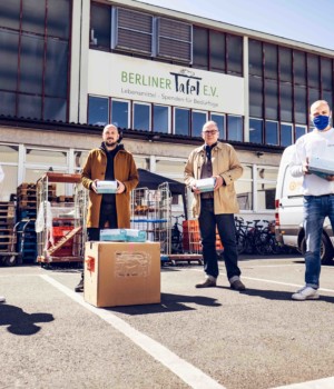 Spreefreunde und bttr.live spenden Schutzmasken für Berliner Tafel