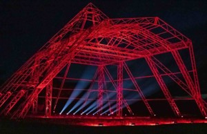 Über 670 #LightItInRed-Illuminierungen in Großbritannien