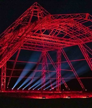 Über 670 #LightItInRed-Illuminierungen in Großbritannien