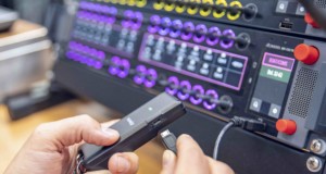 Distanzmonitor „DisTag“ von Riedel hilft zurück in den Normaletrieb